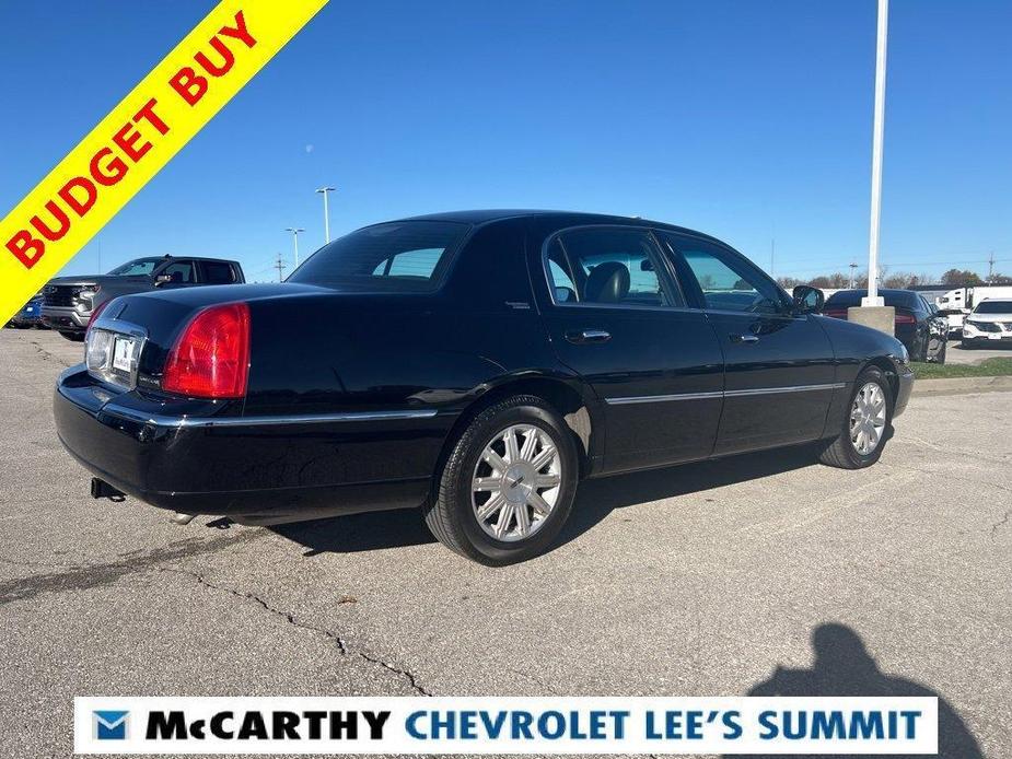 used 2009 Lincoln Town Car car, priced at $9,000