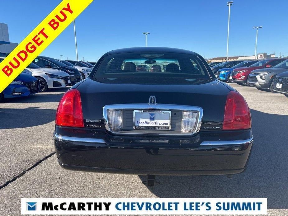 used 2009 Lincoln Town Car car, priced at $9,000