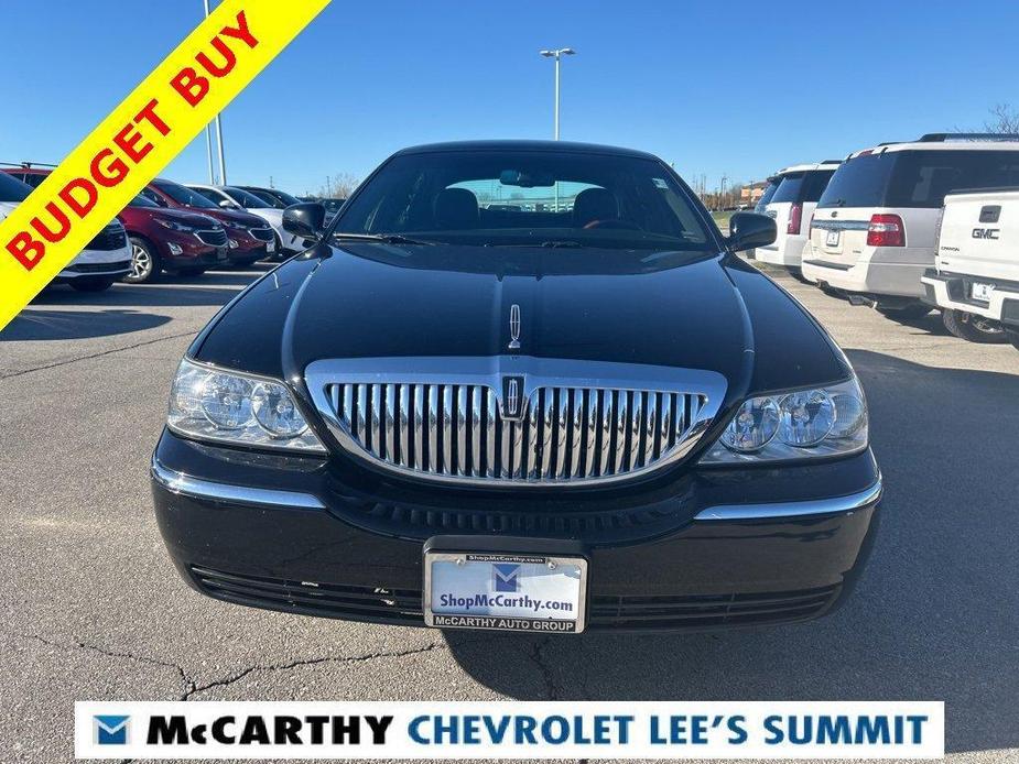 used 2009 Lincoln Town Car car, priced at $9,000