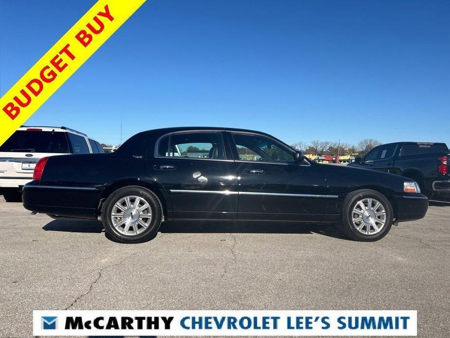 used 2009 Lincoln Town Car car, priced at $9,000