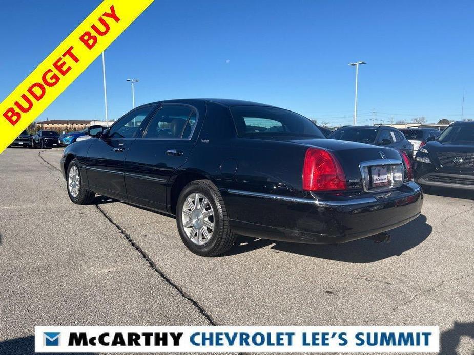 used 2009 Lincoln Town Car car, priced at $9,000