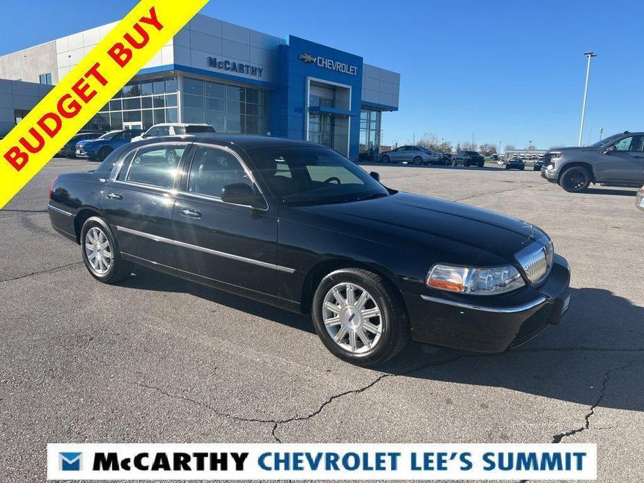 used 2009 Lincoln Town Car car, priced at $9,000