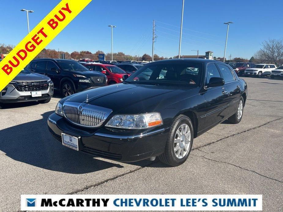 used 2009 Lincoln Town Car car, priced at $9,000