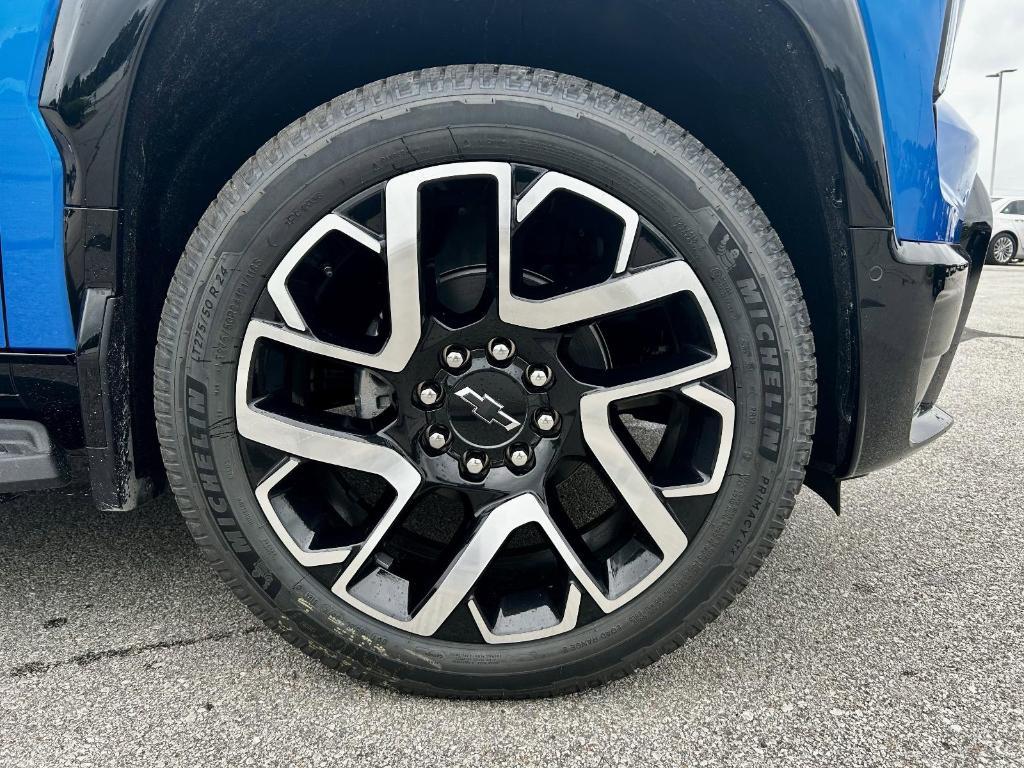 new 2025 Chevrolet Silverado EV car
