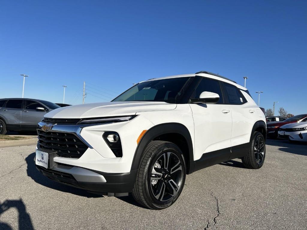 new 2025 Chevrolet TrailBlazer car, priced at $29,820