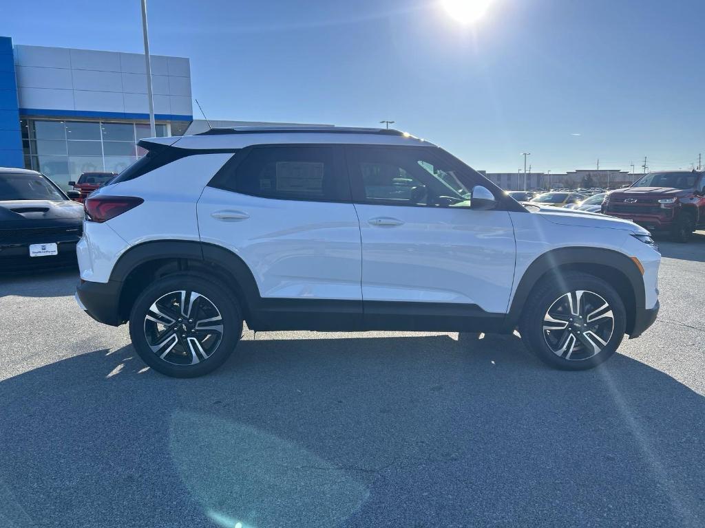 new 2025 Chevrolet TrailBlazer car, priced at $29,820