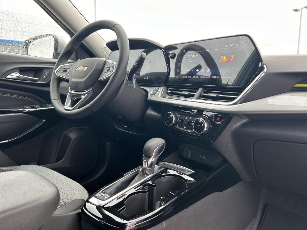 new 2025 Chevrolet Trax car, priced at $25,385
