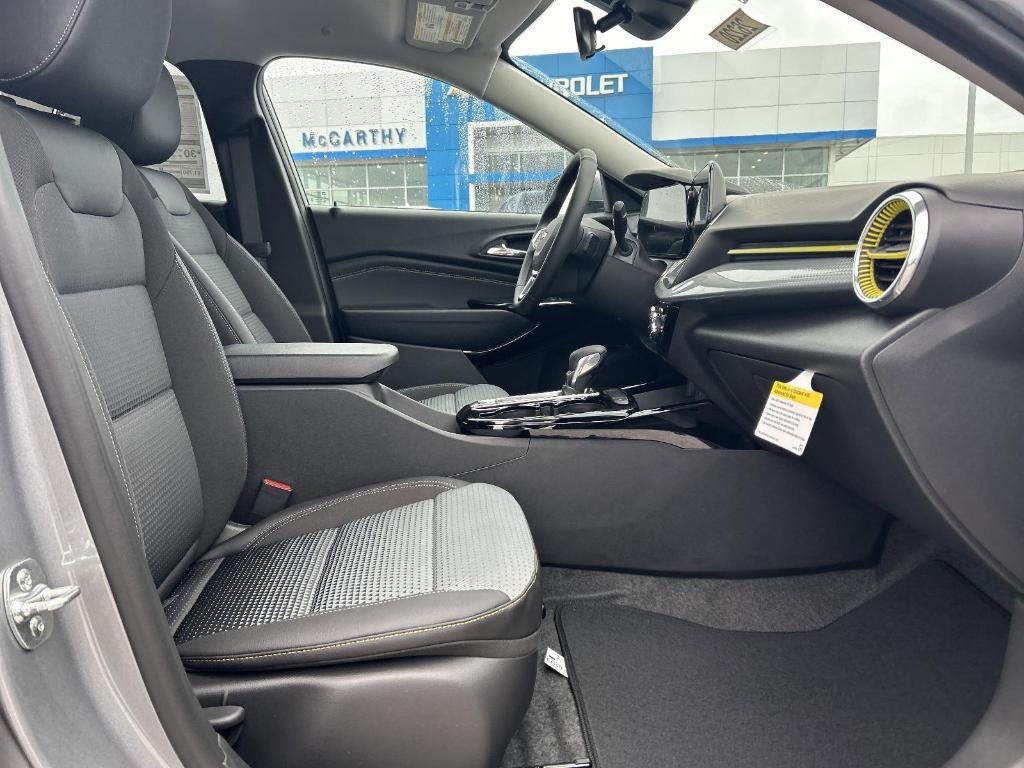 new 2025 Chevrolet Trax car, priced at $25,385