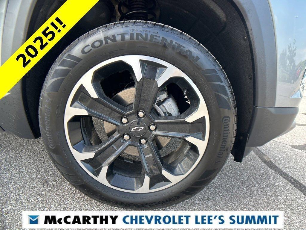 used 2025 Chevrolet Equinox car, priced at $30,300