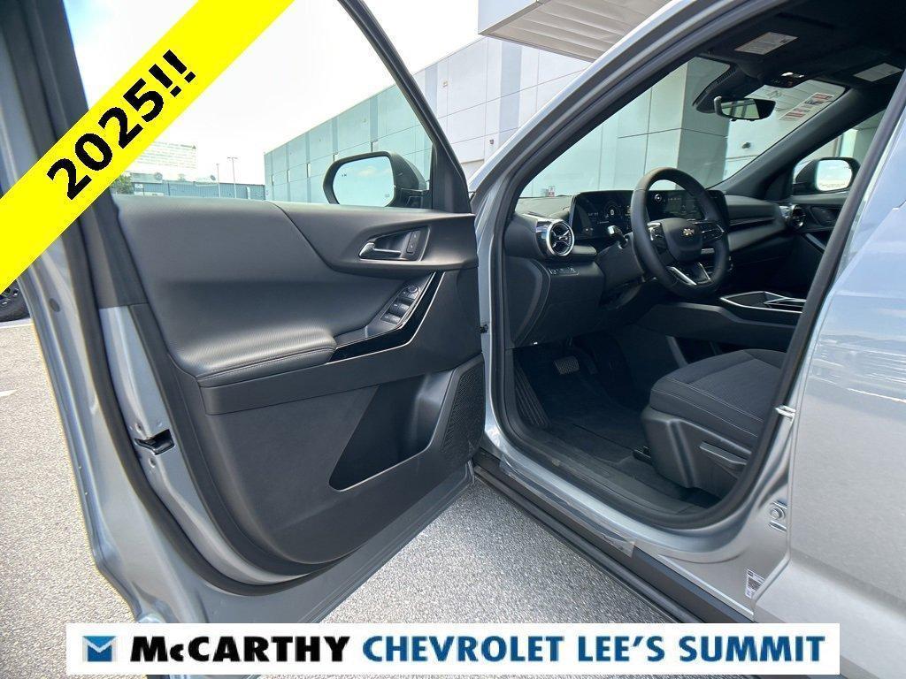 used 2025 Chevrolet Equinox car, priced at $30,300