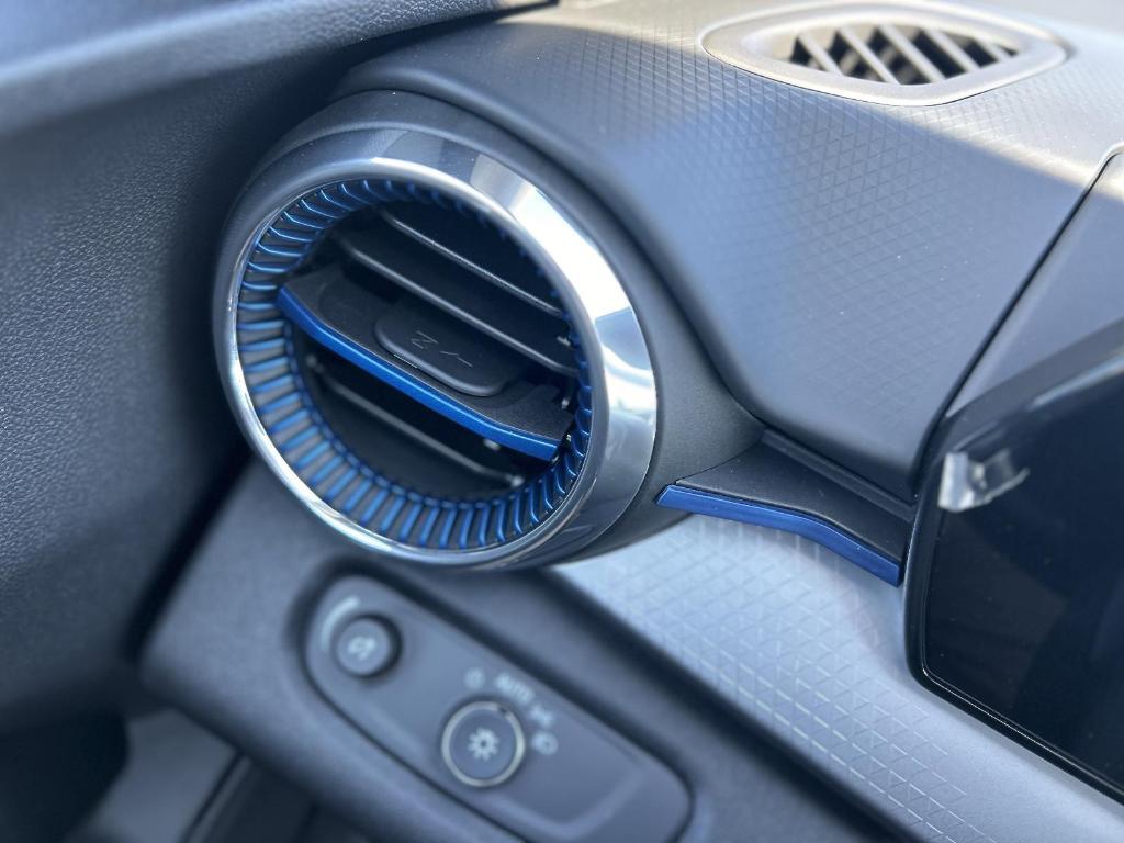 new 2025 Chevrolet Trax car, priced at $24,885