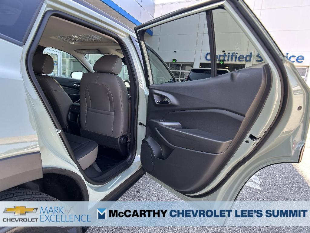 new 2025 Chevrolet Trax car