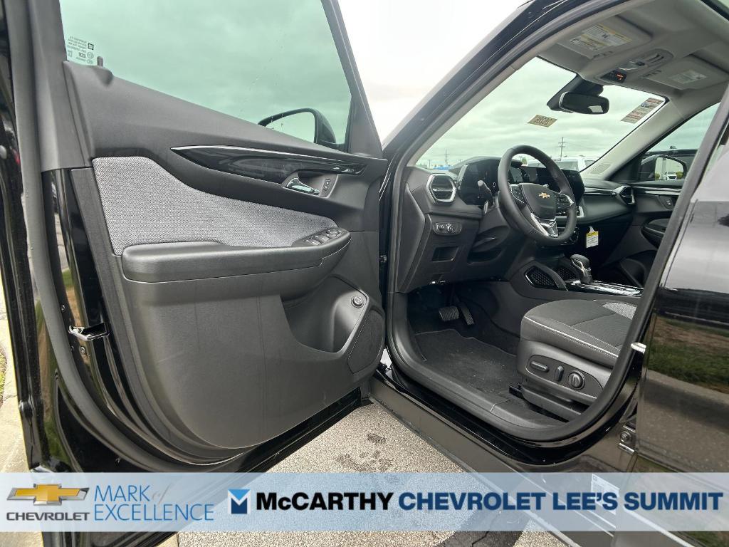 new 2025 Chevrolet TrailBlazer car, priced at $29,965