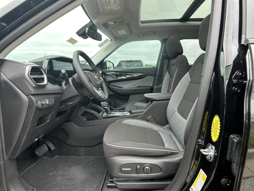 new 2025 Chevrolet TrailBlazer car, priced at $29,965