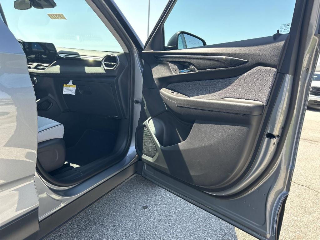 new 2025 Chevrolet TrailBlazer car, priced at $24,430