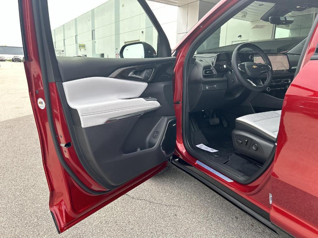 new 2025 Chevrolet Traverse car, priced at $59,640