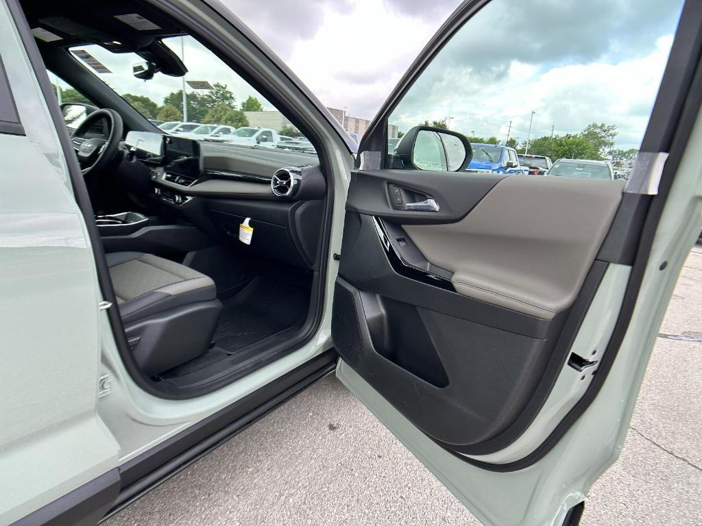 new 2026 Chevrolet Equinox car, priced at $36,335