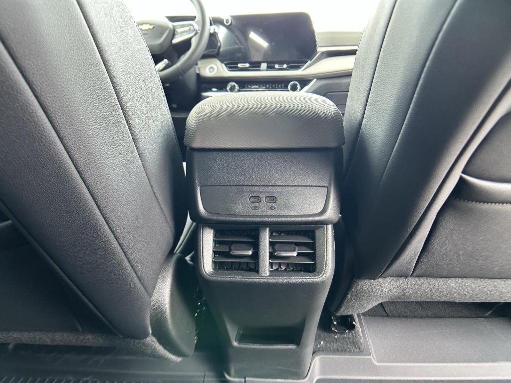 new 2026 Chevrolet Equinox car, priced at $36,335