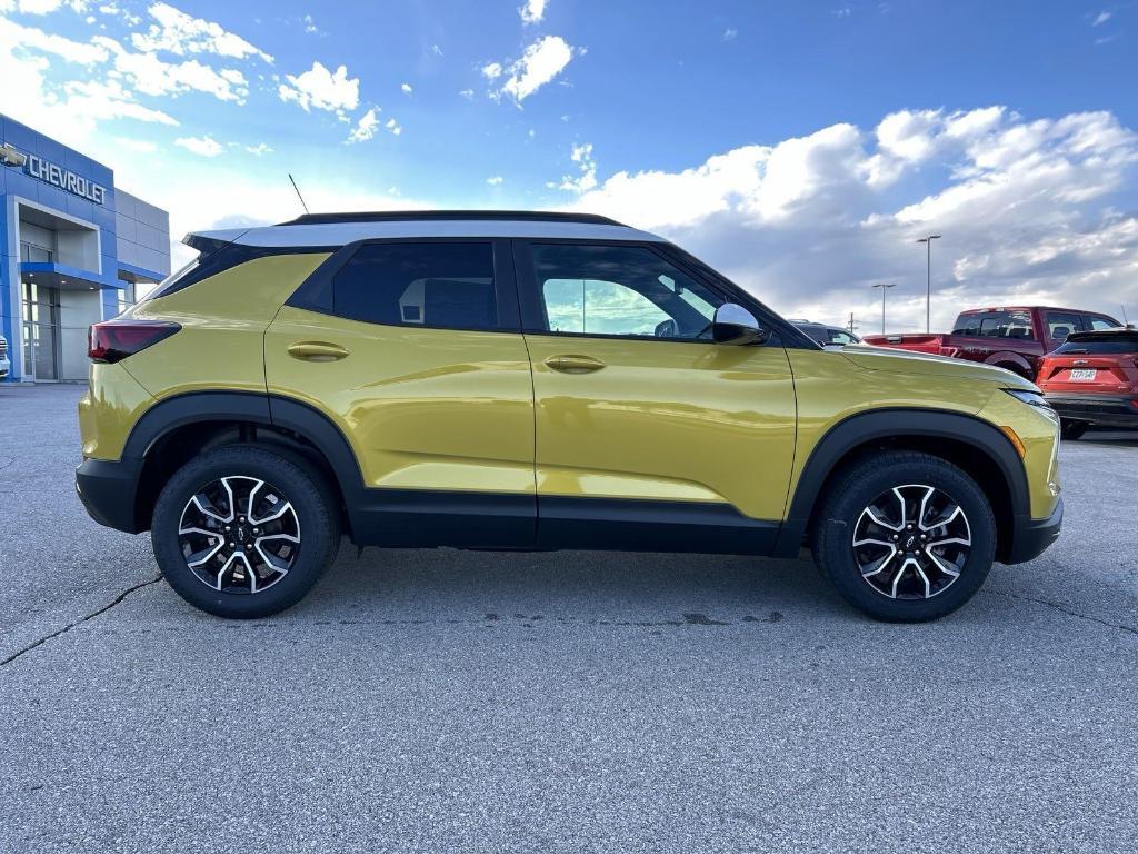 new 2025 Chevrolet TrailBlazer car, priced at $28,980