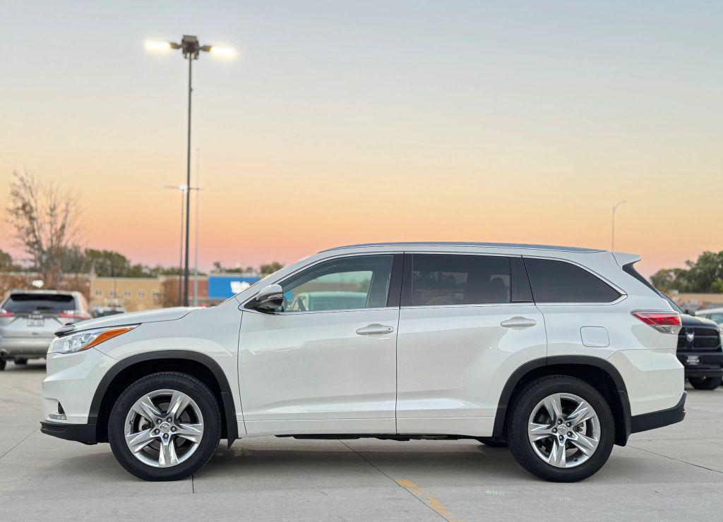 used 2015 Toyota Highlander car, priced at $22,650