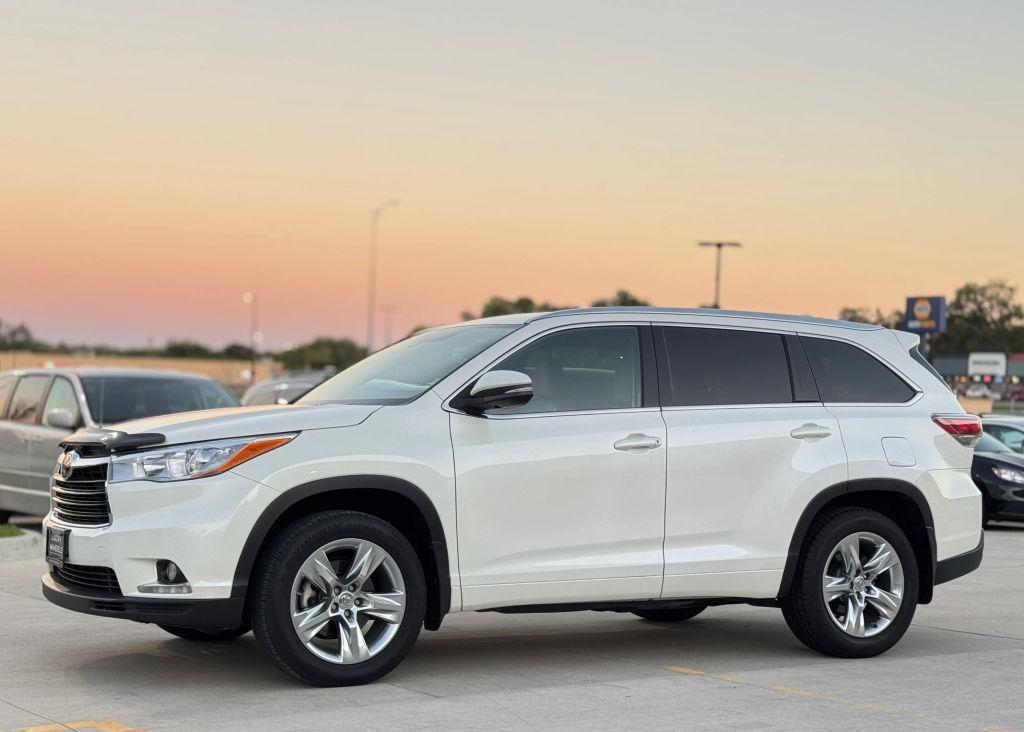 used 2015 Toyota Highlander car, priced at $22,650