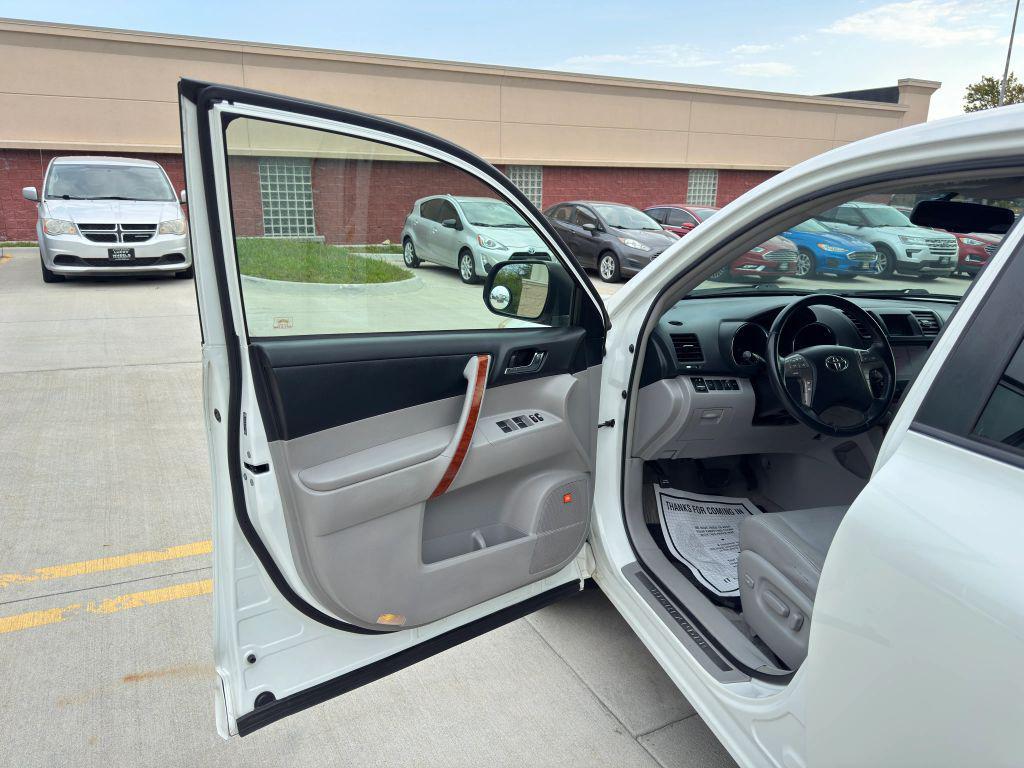 used 2010 Toyota Highlander car, priced at $14,450