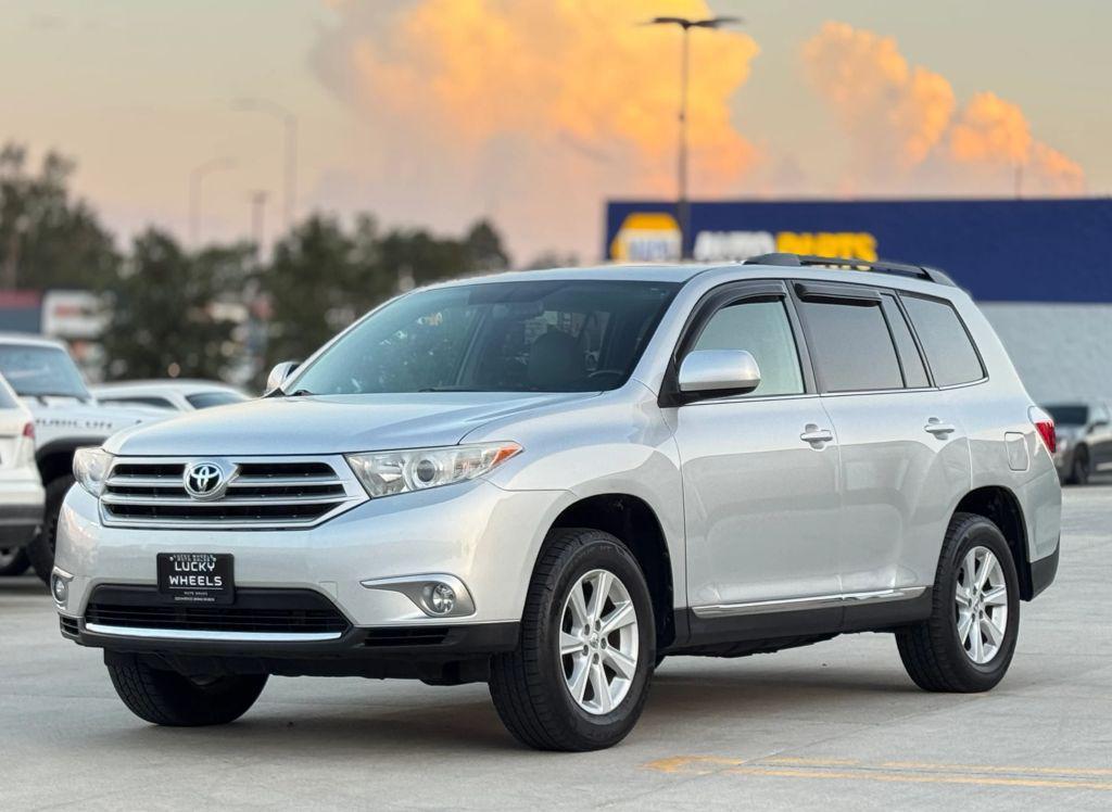 used 2012 Toyota Highlander car, priced at $15,950