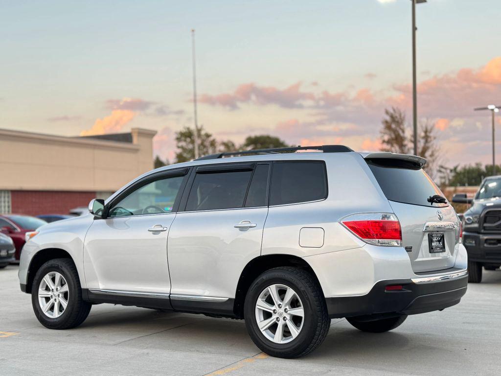 used 2012 Toyota Highlander car, priced at $15,950