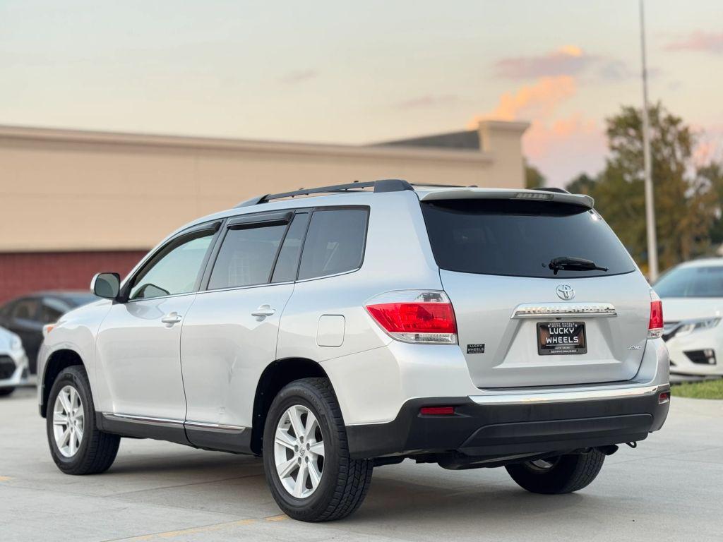 used 2012 Toyota Highlander car, priced at $15,950