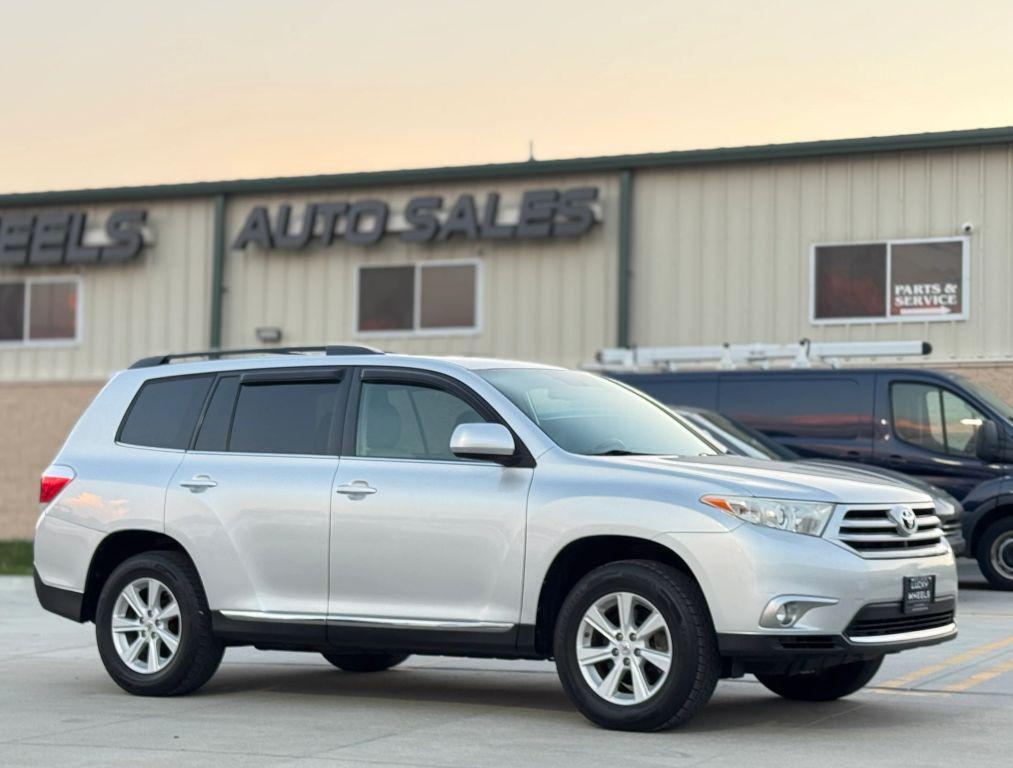 used 2012 Toyota Highlander car, priced at $15,950
