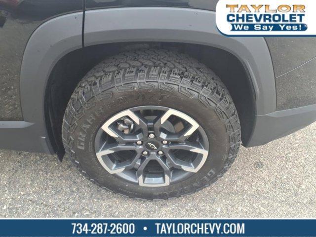 used 2025 Chevrolet Equinox car, priced at $35,595