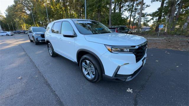 new 2025 Honda Pilot car, priced at $48,180