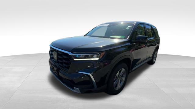 new 2025 Honda Pilot car, priced at $44,916