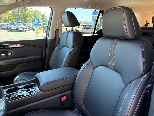 new 2025 Honda Pilot car, priced at $44,916