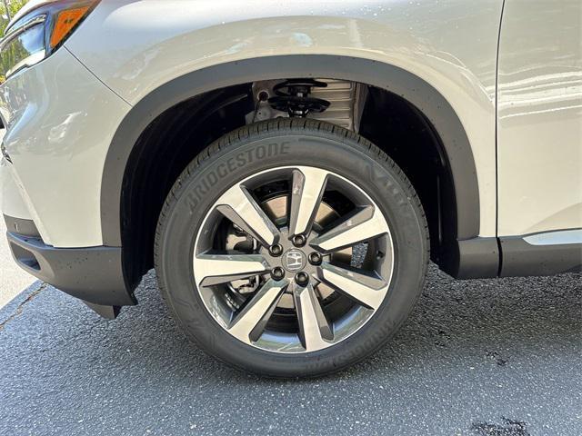 new 2025 Honda Pilot car, priced at $52,235