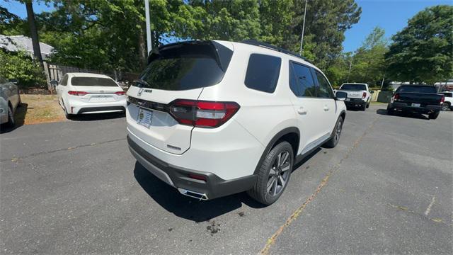 new 2025 Honda Pilot car, priced at $52,235