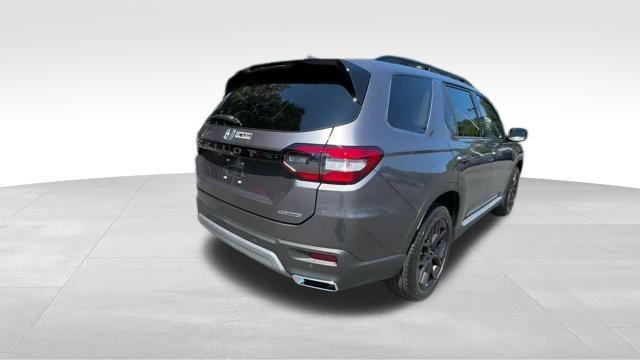 new 2025 Honda Pilot car, priced at $53,725