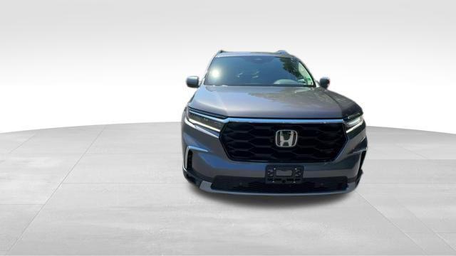 new 2025 Honda Pilot car, priced at $53,725