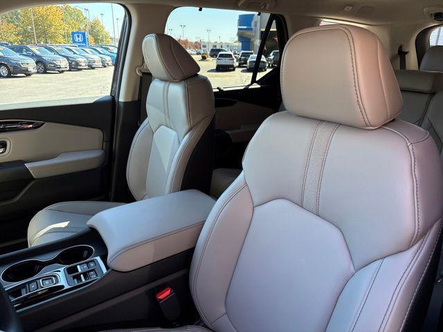 new 2025 Honda Pilot car, priced at $44,995