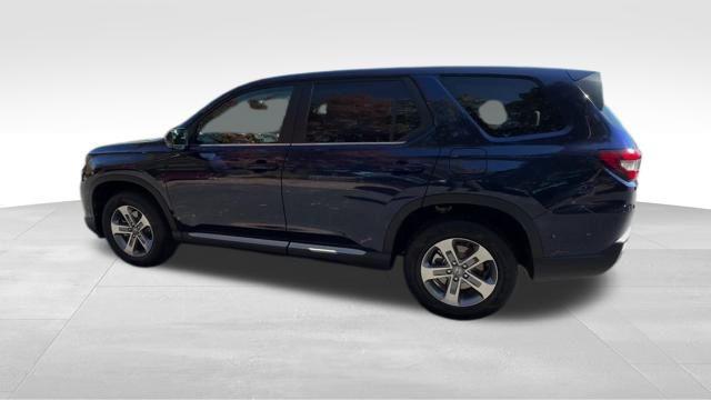 new 2025 Honda Pilot car, priced at $44,995