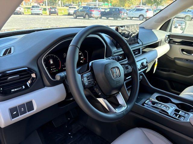 new 2025 Honda Pilot car, priced at $44,995