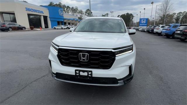 new 2025 Honda Pilot car, priced at $50,650