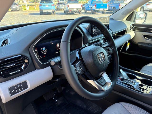 new 2025 Honda Pilot car, priced at $53,075