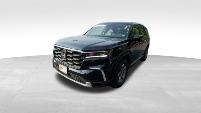 new 2025 Honda Pilot car, priced at $47,800