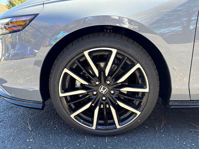new 2025 Honda Accord Hybrid car, priced at $40,950