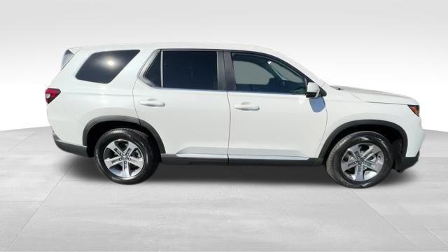 new 2025 Honda Pilot car, priced at $42,825