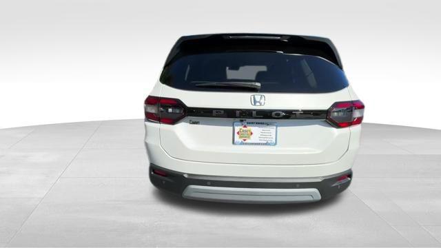 new 2025 Honda Pilot car, priced at $42,825