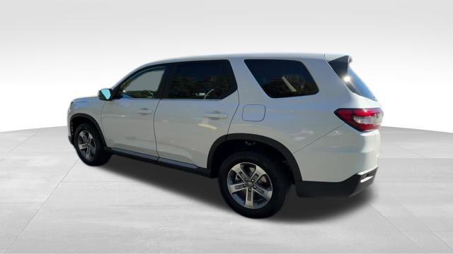 new 2025 Honda Pilot car, priced at $42,825