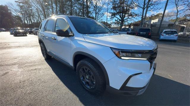 new 2025 Honda Pilot car, priced at $51,555