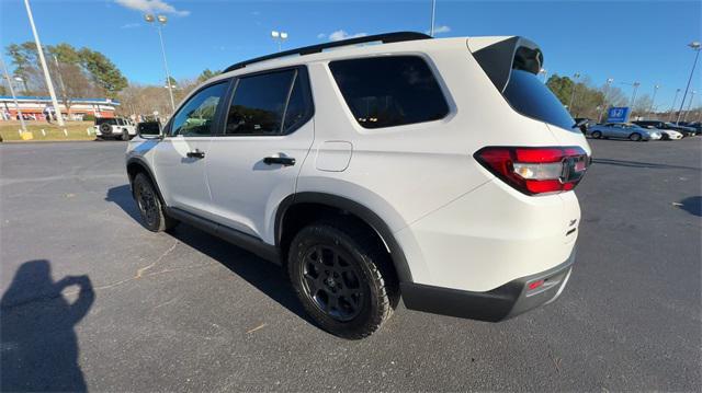 new 2025 Honda Pilot car, priced at $51,555